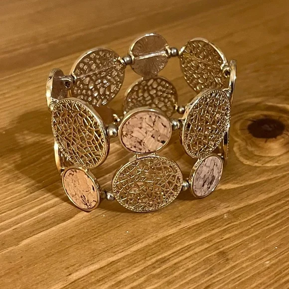 Very unique gold tone and cork elastic bracelet size 7 1/2 and 1 3/4 inch wide - Picture 2 of 6